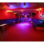 Chapeau rouge dance club